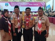 Kwarcab Ngawi Dampingi Gudep SMA Negeri 2 Ngawi Menerima Piala Juara 3 Lomba Website