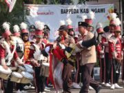 Sigap, Ka Kwarcab Ngawi Bopong Peserta Upacara yang Pingsan